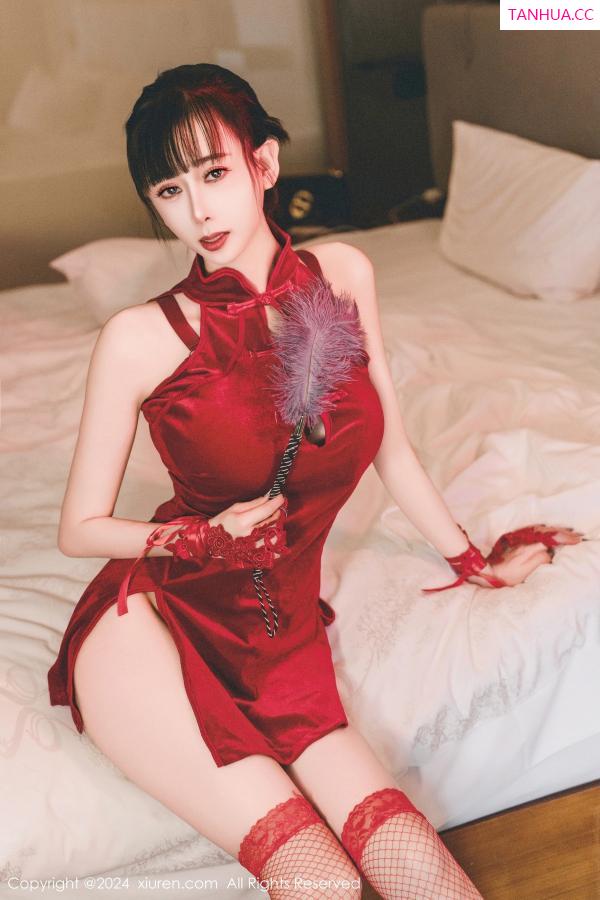   [XiuRen]高清写真图 2024.02.01 No.8047 宝宝甜 新人旗袍第9张图片